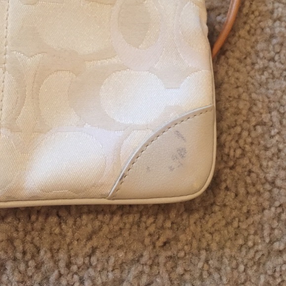 Cream-colored clutch. - Picture 3 of 4