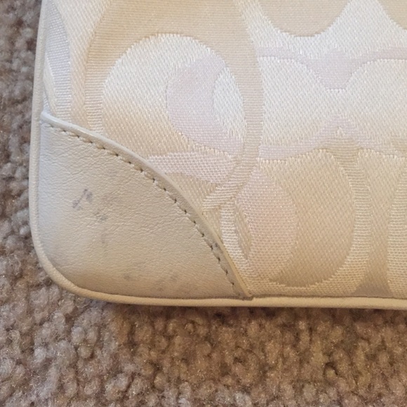 Cream-colored clutch. - Picture 4 of 4