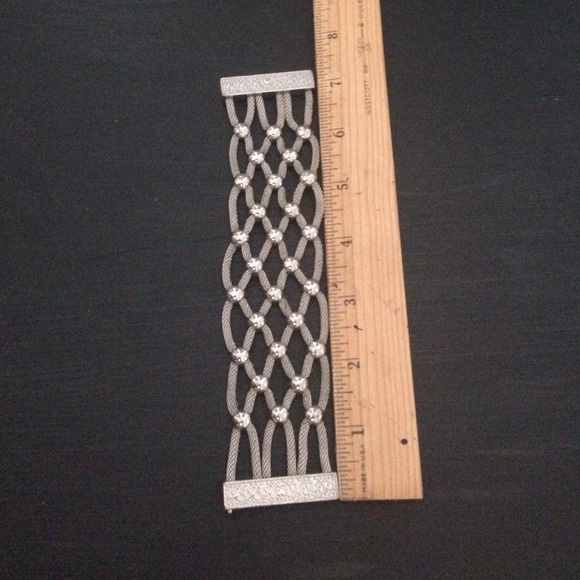 Selling - Picture 2 of 4