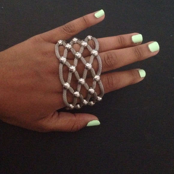 Selling - Picture 3 of 4