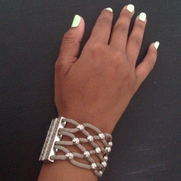 Selling - Picture 4 of 4