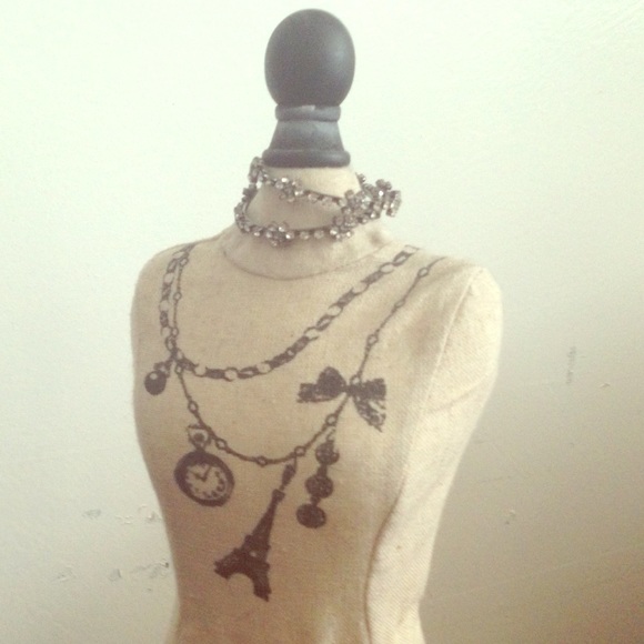 Selling - Picture 1 of 4