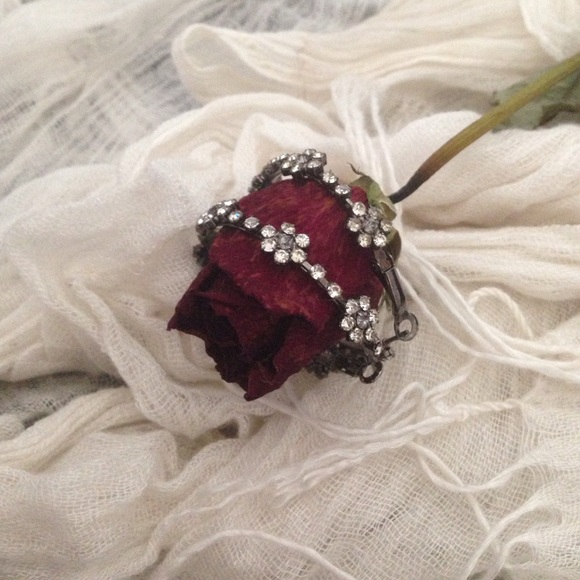 Selling - Picture 3 of 4