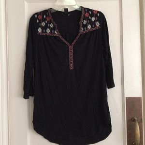 Beautiful embroidered tribal tunic 🌻