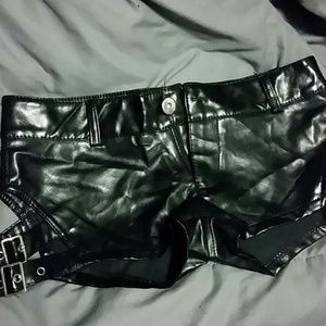 Hot pu black low waisted shorts