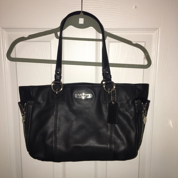 SOLD Coach gallery leather zipper tote - Picture 4 of 6