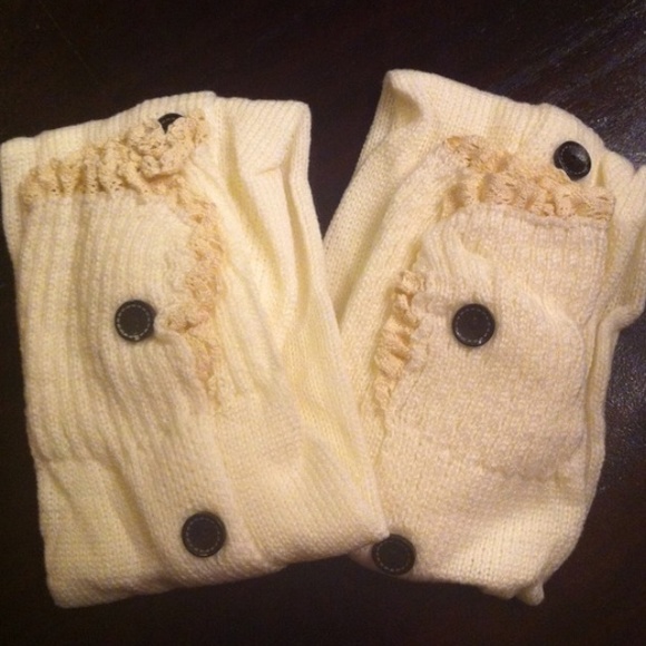 NWT Cozy Cream Knit Lace Trim Button Leg Warmers - Picture 3 of 4