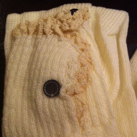 NWT Cozy Cream Knit Lace Trim Button Leg Warmers - Picture 4 of 4