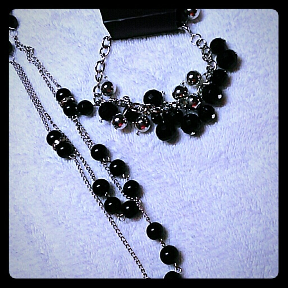Necklace earrings & bracelet set