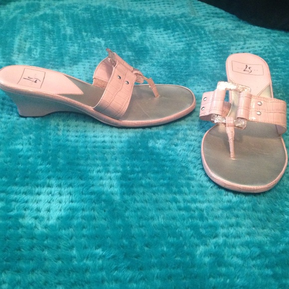 Light pink wedges