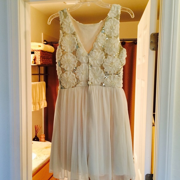 Gorgeous dress! Speechless Jr size 5 - Picture 2 of 4