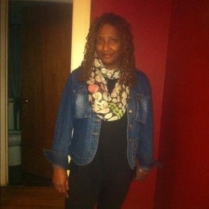 Meet your Posher, Flora