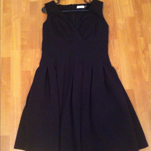 Calvin Klein v-neck pleated bodice dress