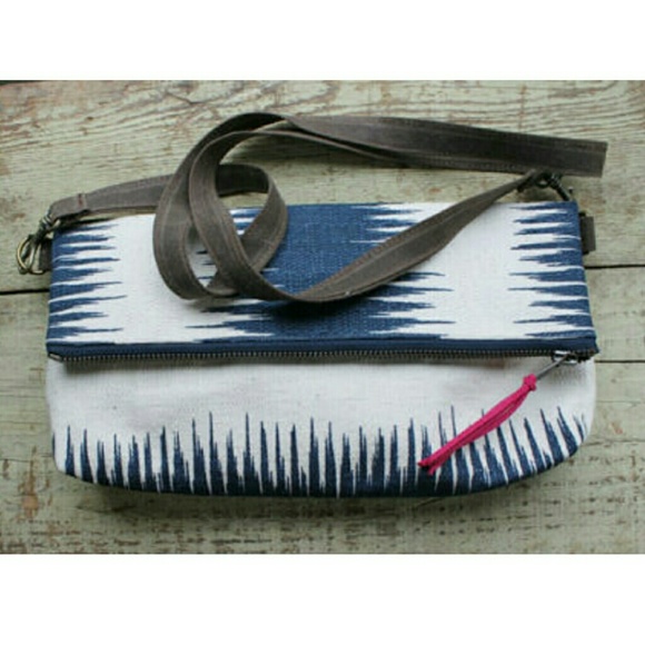 JIRI Fold Over Crossbody - Picture 1 of 3