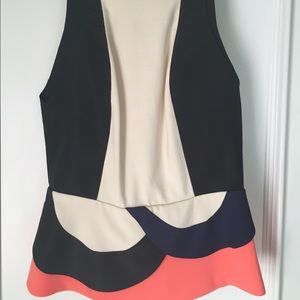 DVF fitted sleeveless and multicolored top.