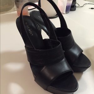 Platform black sandals