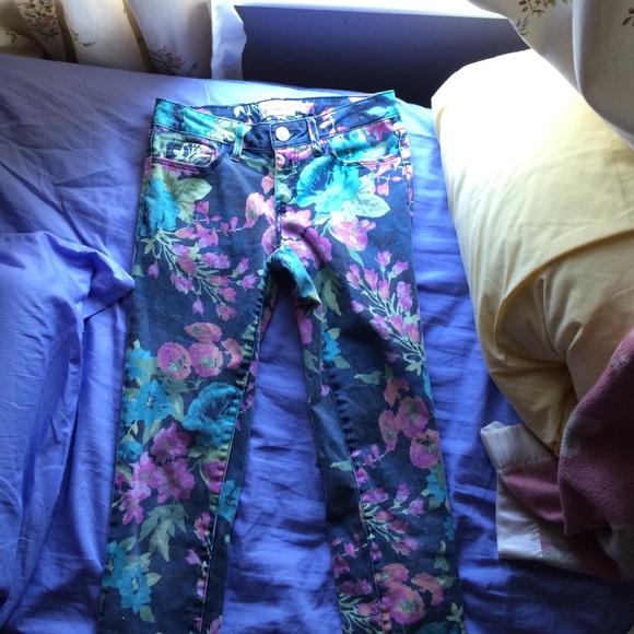 Aeropostale skinny floral jeans