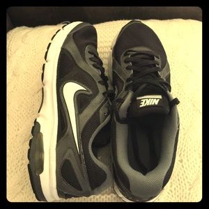 Nike Air Dictate 2 men's size 13