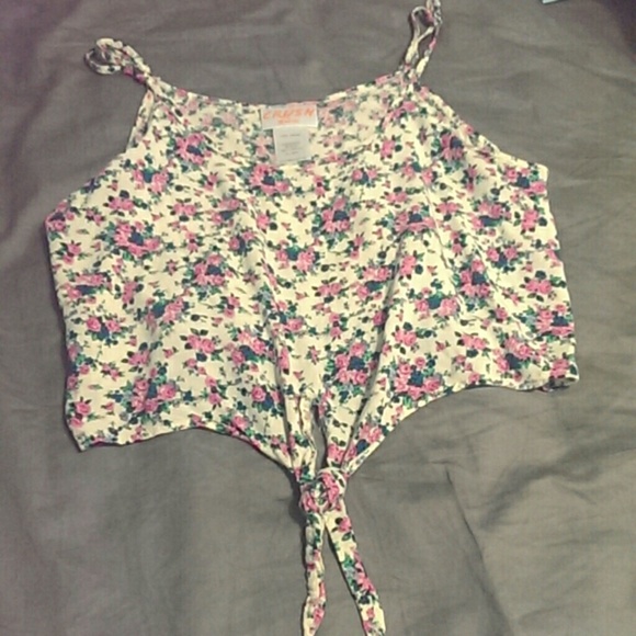 Crop top trendy style - Picture 1 of 3