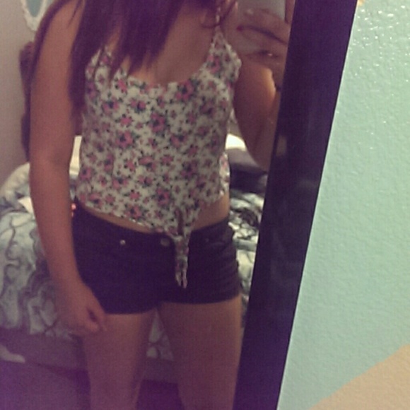 Crop top trendy style - Picture 2 of 3