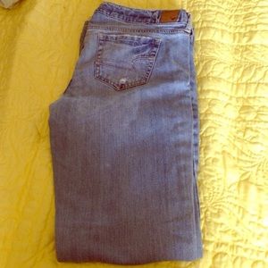 light wash American eagle jeans