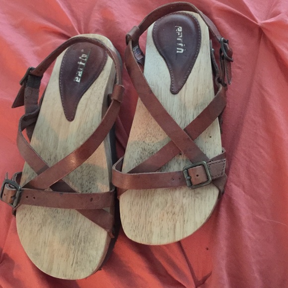 Earth shoe sandals