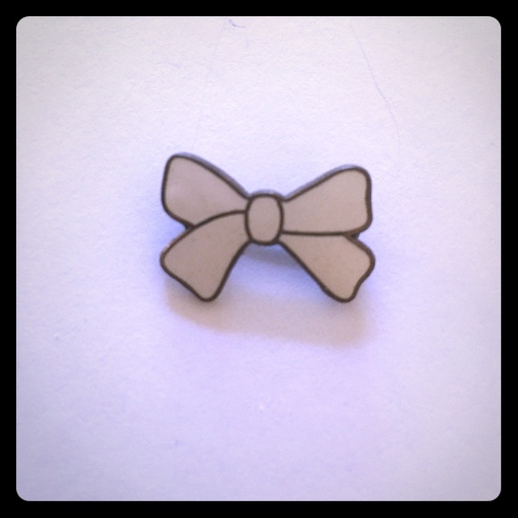 Vintage White Bow Pin