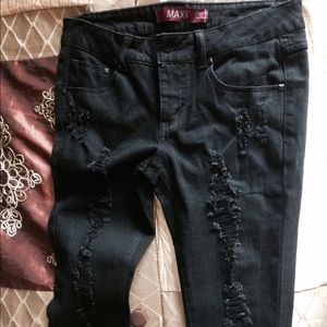 Max black rip jeans he. Size 7 inseam 31 new nice