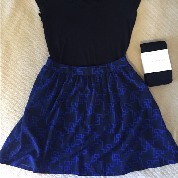HP on SALE! Flouncy Black / Cobalt Graphic Skirt - Picture 1 of 3
