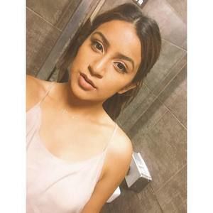 Meet your Posher, Camila