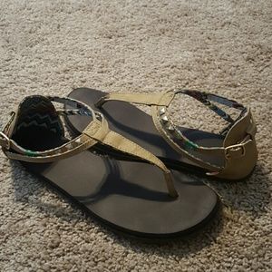 Size 9 Sanuk khaki studded sandal with brown sole