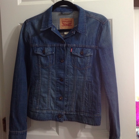 Levi's denim jacket SIZE SMALL