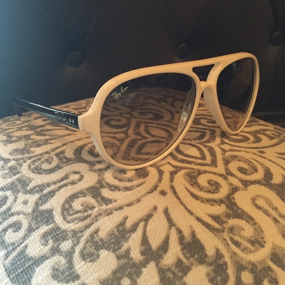 Ray•Bans Black and White Aviators