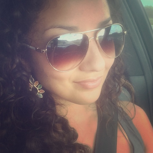 Jessica Simpson aviators