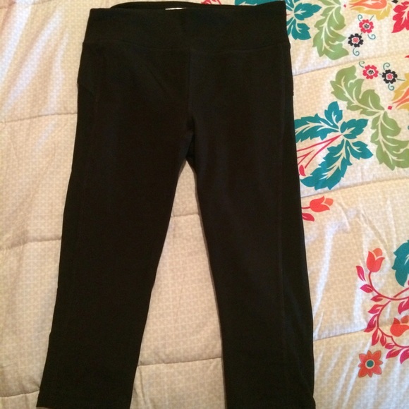 SOLD:,NWOT: Crop Leggings - Picture 2 of 4