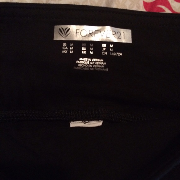 SOLD:,NWOT: Crop Leggings - Picture 3 of 4