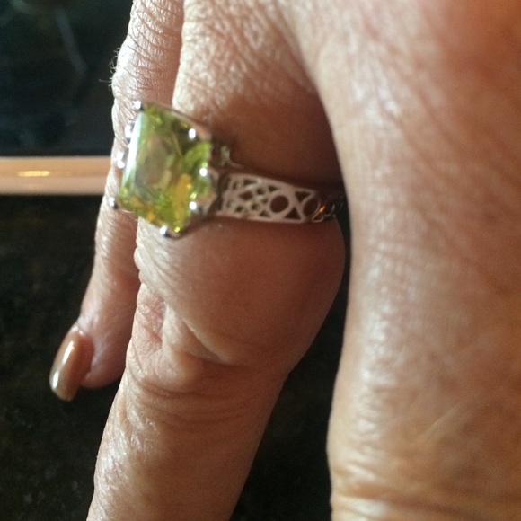 Green stone ring - Picture 2 of 2