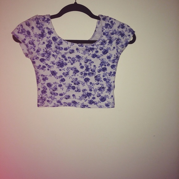 H&M Tops - h&m floral crop top