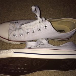 Low top white converse