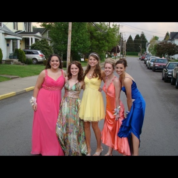 Formal gown - Picture 4 of 4