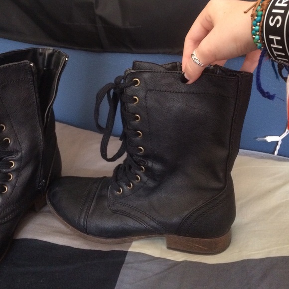 Boots - Picture 4 of 4