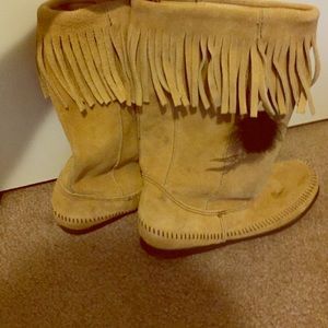 Moccasin style fringe boots