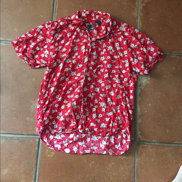 Red Daisy Collared Button Up Shirt - Picture 2 of 2