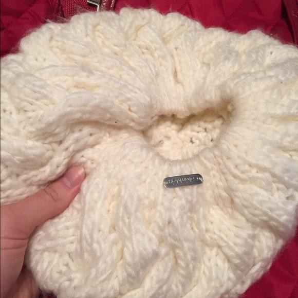 Calvin Klein knit hat - Picture 2 of 4