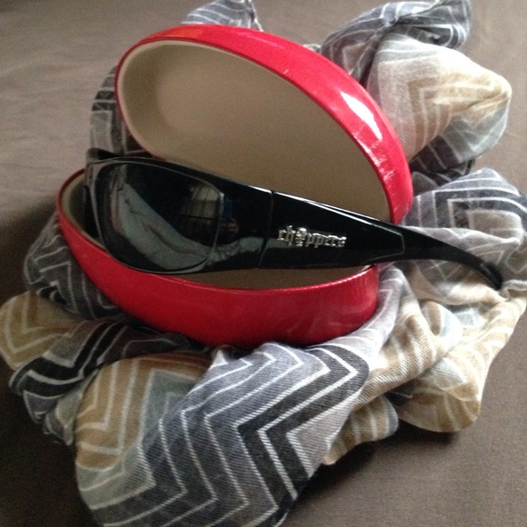 Sunglasses w/case - Picture 1 of 2