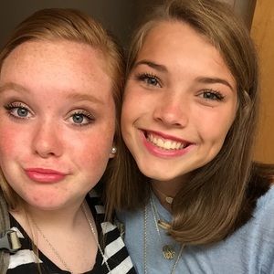 Meet your Posher, Caroline