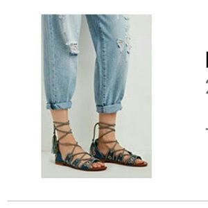 BNWT FOREVER 21 EMBROIDERED LACE-UP SANDALS