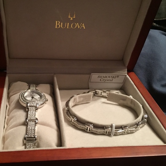 Bulova watch with matching braclet NIB