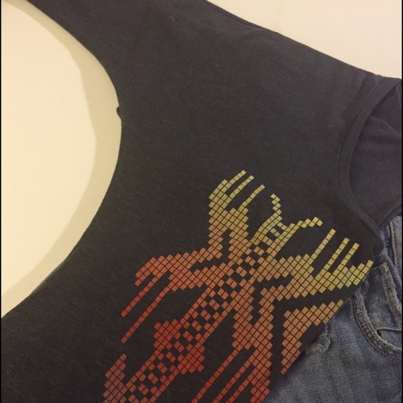 Graphic T-Shirt - Picture 2 of 4
