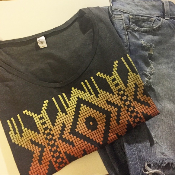 Graphic T-Shirt - Picture 1 of 4